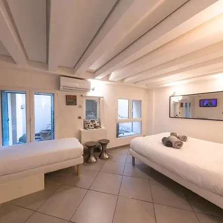 Flat Apartment *